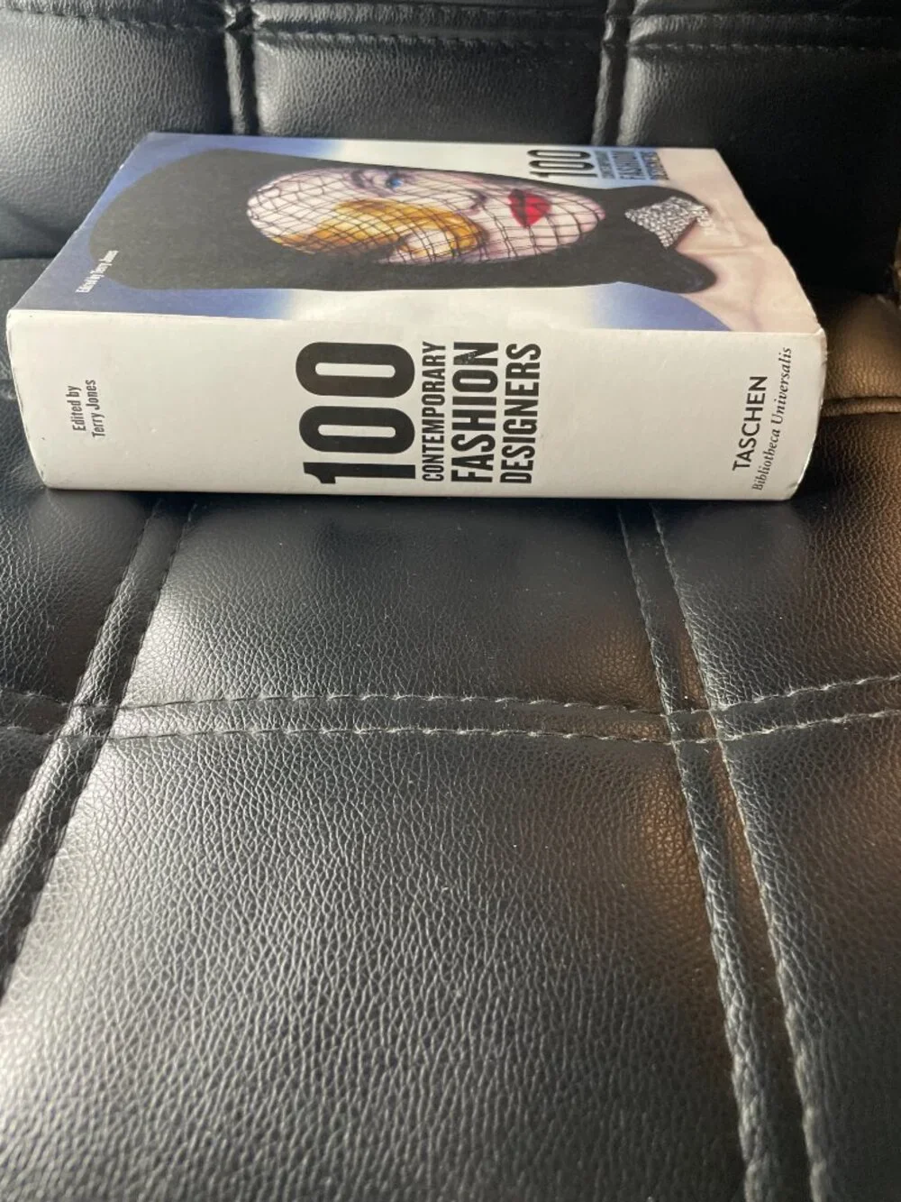 100 Contemporary Fashion Designers-Hardcover